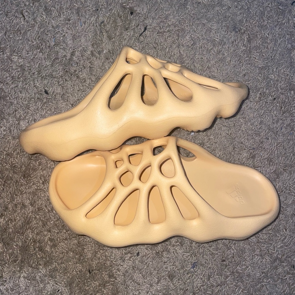 Yeezy 450 Slides Cream - Size 9